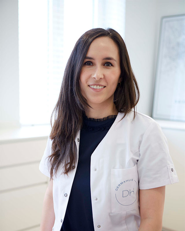 Foto van dermatoloog dr. Sara Nguyen in haar praktijk te Dilbeek.